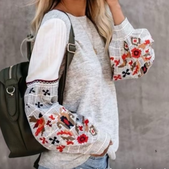 Pattern Sleeve Gray Top/Sweater - Picture 3 of 12